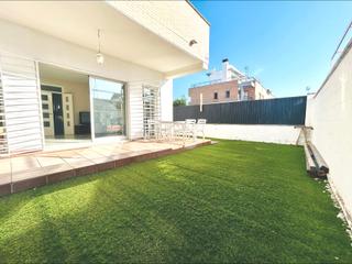 Casa aparellada a Bollullos de la Mitación