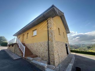 Xalet  Casar de arriba. Gran chalet independiente con vistas en la comarca de la sidra
