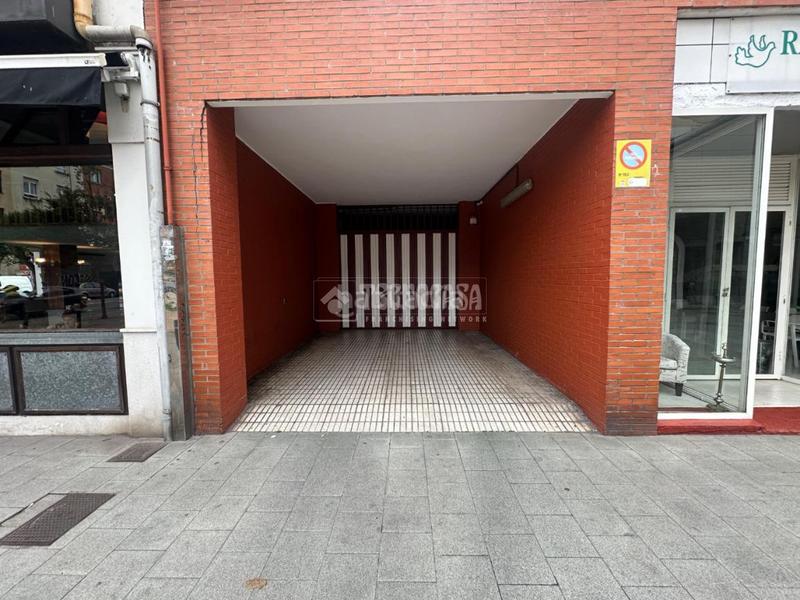 Foto 5a60457e-91ec-4098-9566-667a2c6d6778. Parking coche boxplaza de garaje en venta en Llano Gijón