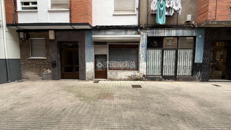 Foto 02379c2a-c076-4f4c-89af-92ce7f2c280d. Local comercial a Llano Gijón