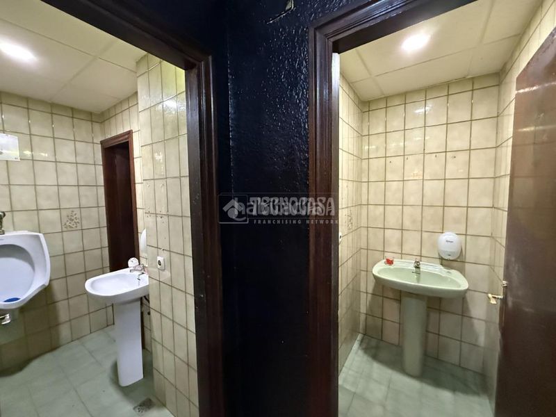 Foto cf79e08b-1e32-4205-8817-aaf6bdd5f17c. Local comercial a Llano Gijón