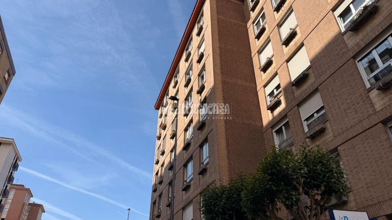 Foto c465a59c-a11a-4220-a3df-338bc0d362b0. Pis amb calefacció a Pumarín Gijón