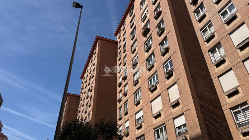 Foto fb072478-33e6-4733-94b2-ab466188d59e. Pis amb calefacció a Pumarín Gijón