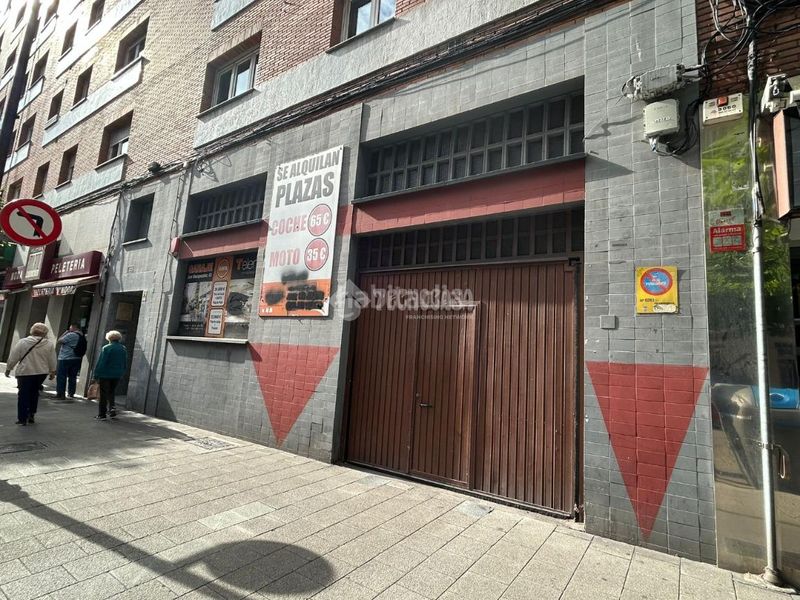 Foto cc0b8f60-fbb5-435b-ad02-11b8eac6a379. Aparcament cotxe a Llano Gijón