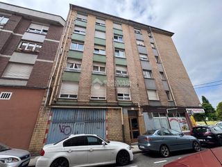 Etagenwohnung in Perchera. Piso en venta en gijón