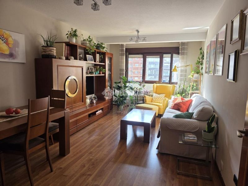 Foto 82d5c335-4640-4408-8095-2b295a65cad4. Flat with heating in Centro Gijón