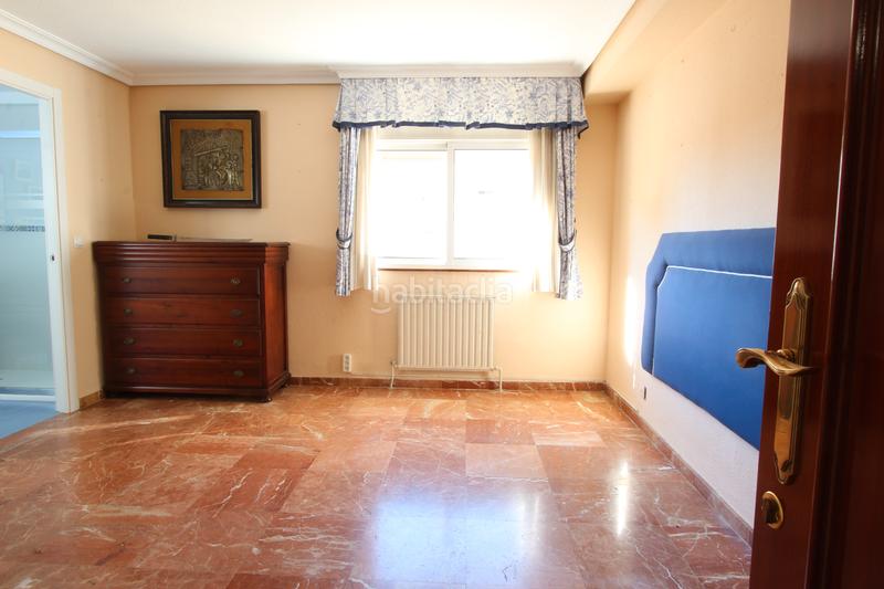 Foto 36c431a1-fd21-4eab-a7ea-aec678c142a4. Piso señorial piso en nervión para entrar a vivir en Sevilla