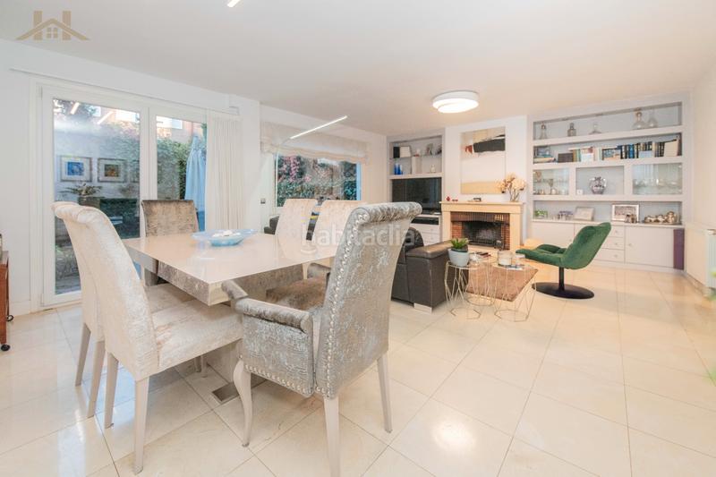 Foto b49c22fd-ec0b-416c-9aff-adb498896d79. Reihenhaus mit kamin heizung parking pool in el soto de La Moraleja La Moraleja