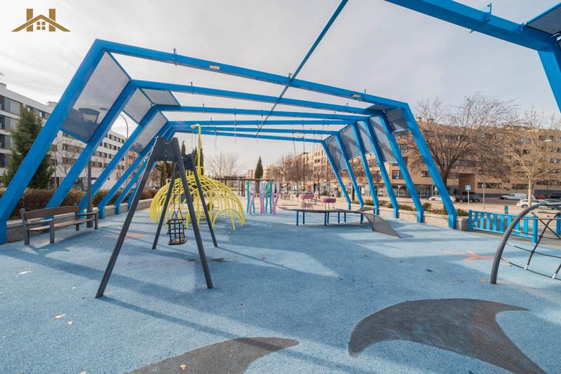 Foto ba46547f-a6b3-4fa6-bc6a-195d24f32a62. Reihenhaus mit kamin heizung parking pool in el soto de La Moraleja La Moraleja