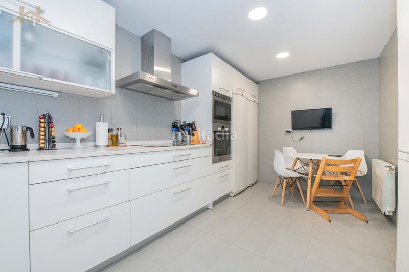 Foto e22677f8-82ce-4161-aa14-8b0d2cdb3c0f. Reihenhaus mit kamin heizung parking pool in el soto de La Moraleja La Moraleja