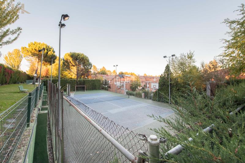 Foto eb7a7906-5ea8-49bc-b861-a7a5b66ff965. Reihenhaus mit kamin heizung parking pool in el soto de La Moraleja La Moraleja