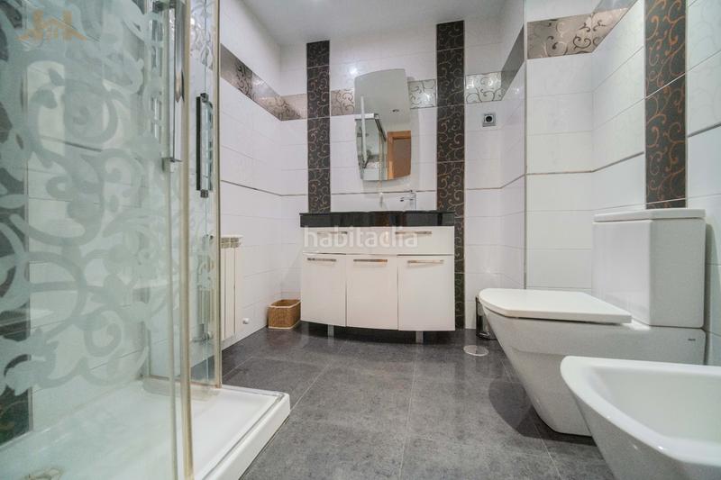 Foto 05bdf266-9cd0-44fa-839a-7208c92141fc. Maison jumelée avec cheminée chauffage parking dans Alcobendas