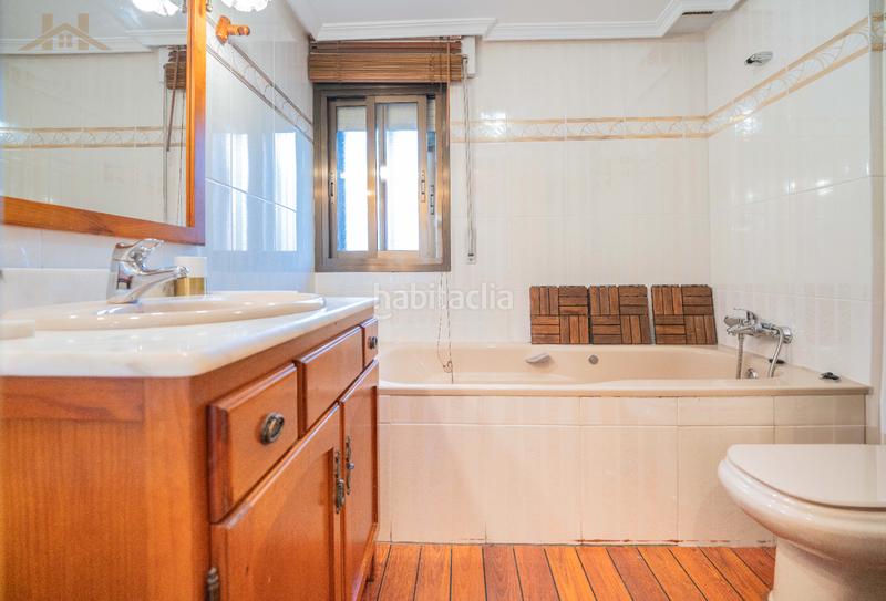 Foto 4009d033-6262-4499-9a21-47664bae0905. Maison jumelée avec cheminée chauffage parking dans Alcobendas