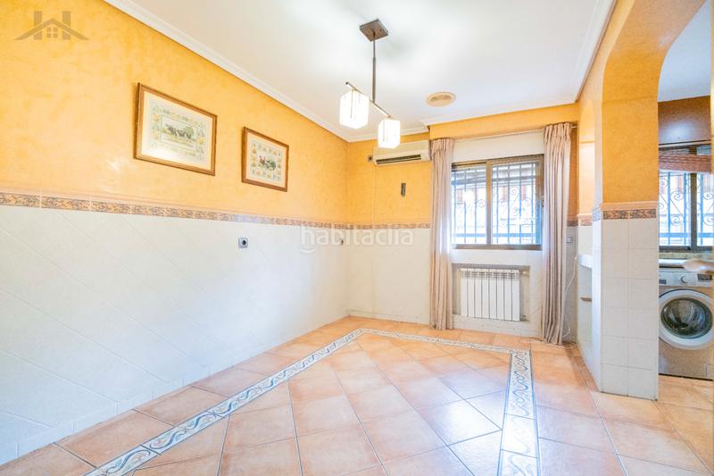 Foto 4e27f819-0fe5-495a-98a4-0129522ba2fe. Maison jumelée avec cheminée chauffage parking dans Alcobendas