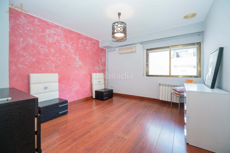 Foto ec54d93d-5922-4202-be45-14925db44284. Maison jumelée avec cheminée chauffage parking dans Alcobendas