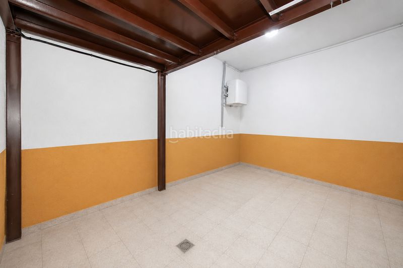 Foto c3dc7942-4d21-4b0f-8cb3-21a0311afb86. Casa adossada amb xemeneia calefacció aparcament a Alcobendas