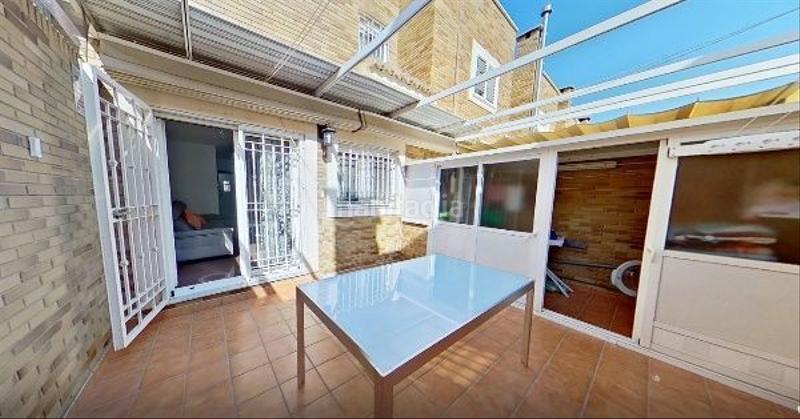 Foto b178c814-7be4-4c4e-be05-4ce9ecab02e5. Casa chalet adosado con encanto a apenas 200 m de la playa amplio, luminoso y listo para entrar a vivir en Roquetas de Mar