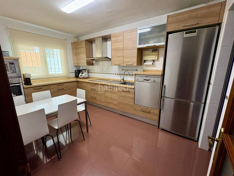 Foto c044bdc0-2b2e-40bd-b2a0-c30674a60399. Casa chalet adosado con encanto a apenas 200 m de la playa amplio, luminoso y listo para entrar a vivir en Roquetas de Mar