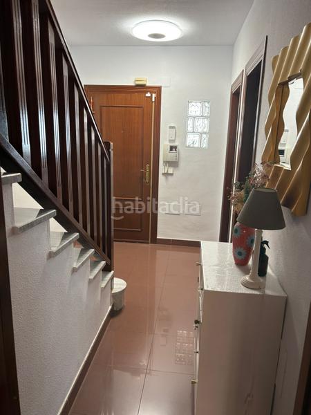 Foto c7f59f54-c458-4dbf-b02e-316d4bc8d063. Casa chalet adosado con encanto a apenas 200 m de la playa amplio, luminoso y listo para entrar a vivir en Roquetas de Mar