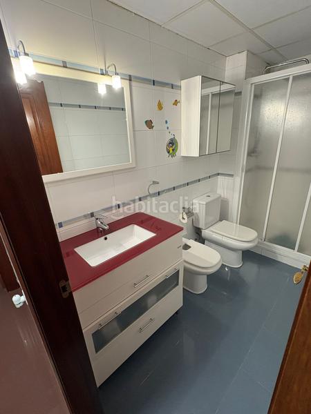Foto f6b4deb4-4b24-4cfd-9a73-4bfdb7c72022. Casa chalet adosado con encanto a apenas 200 m de la playa amplio, luminoso y listo para entrar a vivir en Roquetas de Mar
