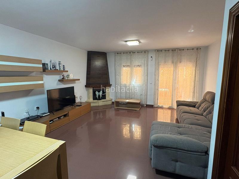 Foto fc52cf91-3105-42e6-a2e4-7a2eb19bea5c. Casa chalet adosado con encanto a apenas 200 m de la playa amplio, luminoso y listo para entrar a vivir en Roquetas de Mar