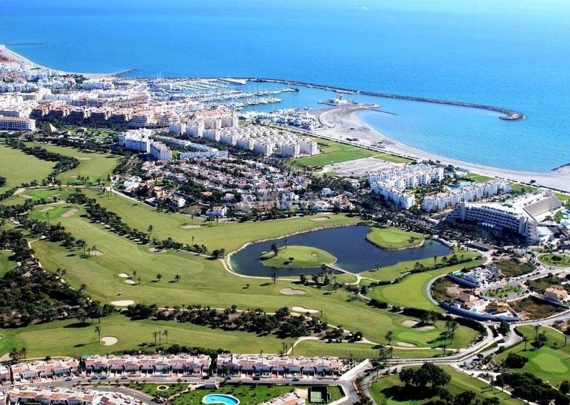 Foto 69bc5fde-12db-40e3-8707-09ff8f2c43e9. Casa amb aparcament piscina a Almerimar Ejido (El)