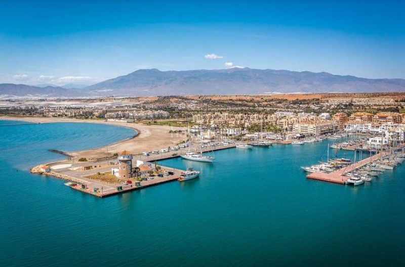 Foto dd4fcd57-a5f0-4d8c-a63c-297e069f8430. Casa amb aparcament piscina a Almerimar Ejido (El)