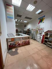 Local commercial en Malaga 17. Local comercial calle malaga