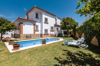 Xalet a Calle acebo 135. Villa/chalet unifamiliar acogedor , con apartamento independient