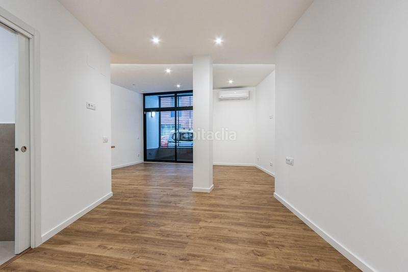 Foto c755a409-2b56-4452-bb72-2664f2ba1490. Planta baja apartamento en planta baja tipo loft, en el Eixample en Sabadell