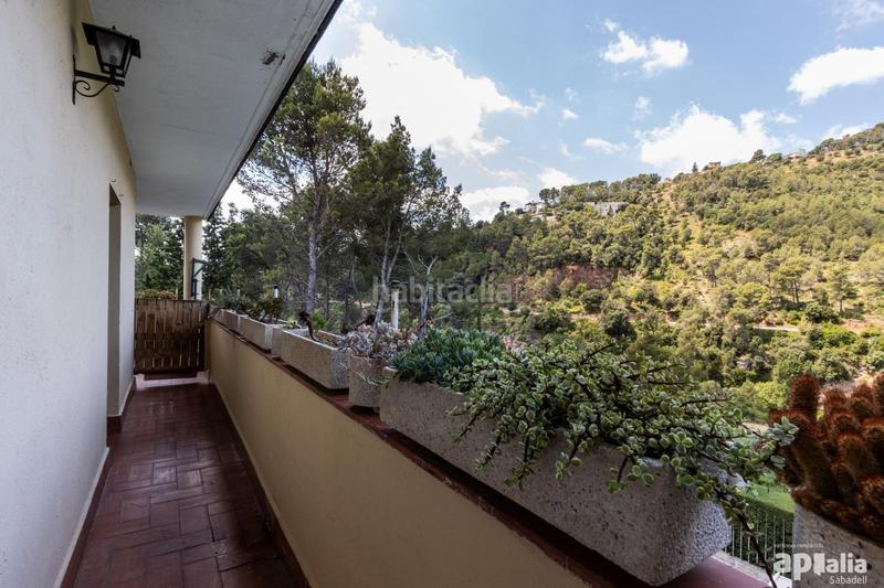 Foto 3b153f8e-251e-4bde-8967-a28770d6bb8e. Chalet impresionante casa en castellar del valles, zona Airesol en Castellar del Vallès