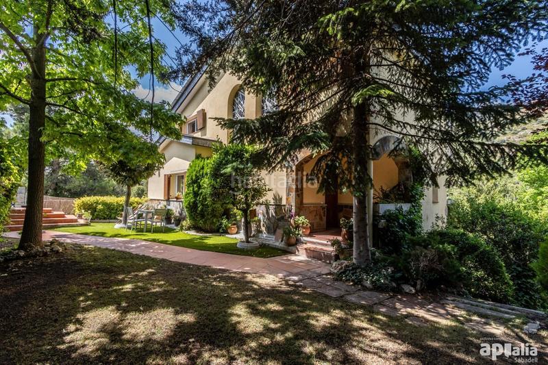 Foto aff7bf93-02da-4e24-850b-b93c84bd44d4. Chalet impresionante casa en castellar del valles, zona Airesol en Castellar del Vallès