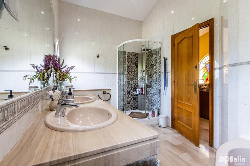 Foto eac18caf-52af-46d1-8af6-cd9c77aad757. Chalet impresionante casa en castellar del valles, zona Airesol en Castellar del Vallès