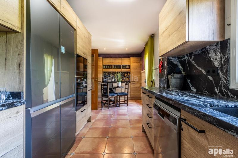 Foto fbc8dc90-c2da-494e-97fd-9e35f4bd13f4. Chalet impresionante casa en castellar del valles, zona Airesol en Castellar del Vallès