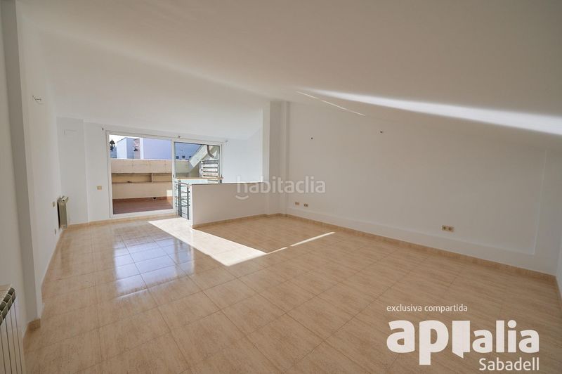 Foto 05b81602-17b8-4d1c-a458-c33302cf75e5. Casa adossada amb aparcament a Sentmenat