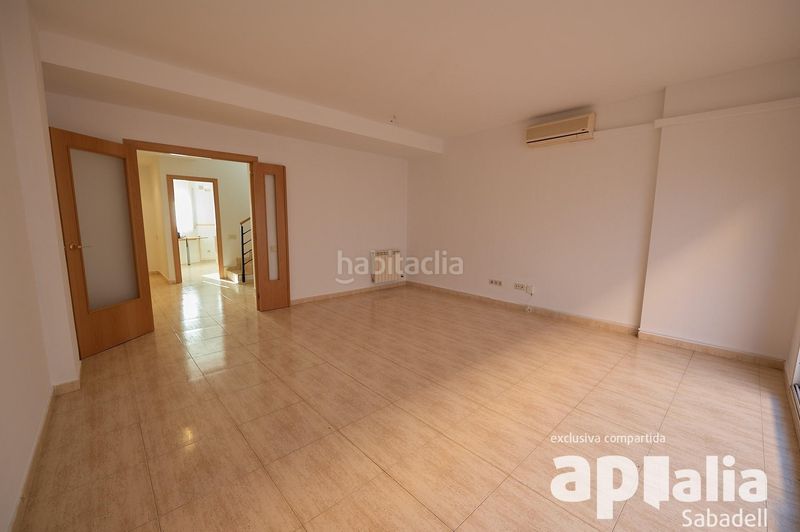 Foto 134efd9d-43da-4fba-bf56-71dd3fefc60f. Casa adossada amb aparcament a Sentmenat