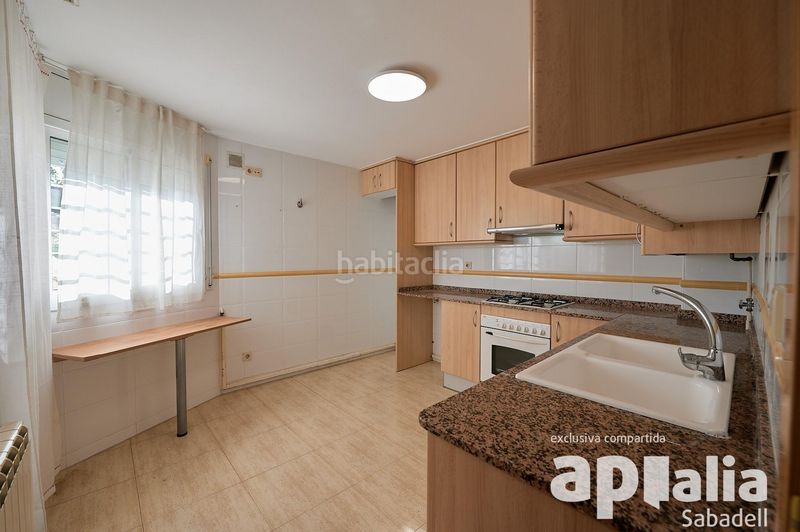Foto 6bab1971-c4b7-4b93-b652-d43aefb412cd. Casa adossada amb aparcament a Sentmenat