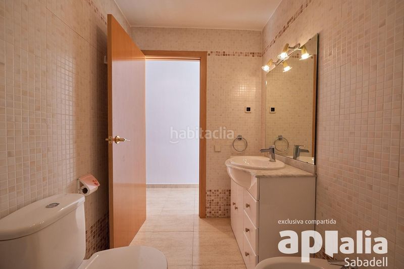 Foto 8859beba-0b09-4532-90ce-9de19bc5b707. Casa adossada amb aparcament a Sentmenat