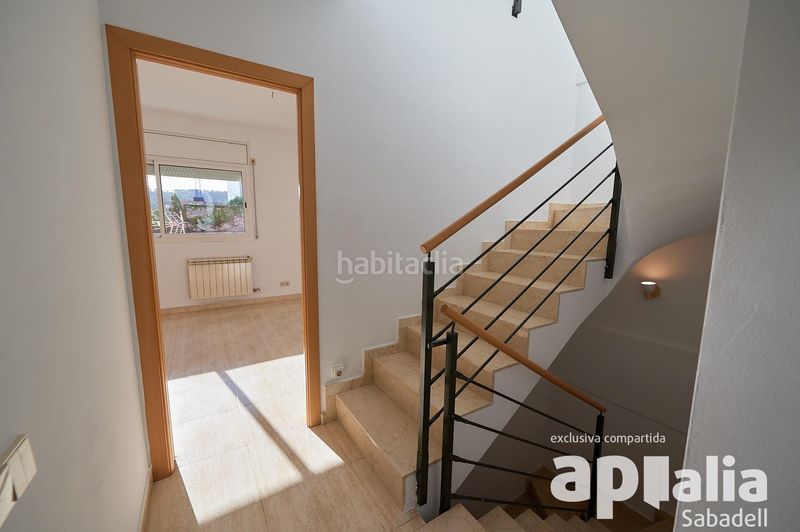 Foto 8dd8f76a-a237-4cd5-9daf-667b4e457c60. Casa adossada amb aparcament a Sentmenat