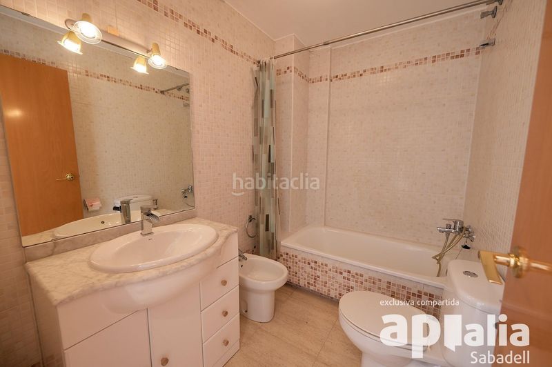 Foto a06ffa6e-9ddc-4cc8-9726-fb14f4a5061b. Casa adossada amb aparcament a Sentmenat
