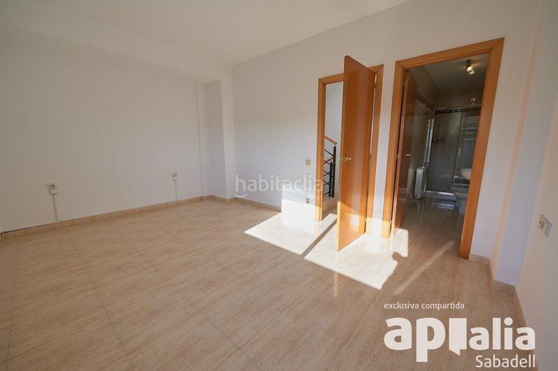 Foto c187e6a0-d429-4a56-8206-e1a89395414a. Casa adossada amb aparcament a Sentmenat