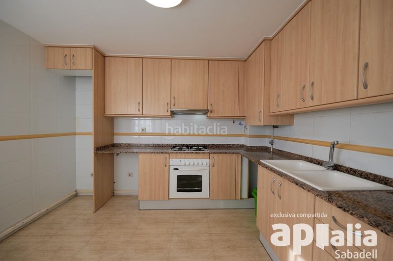Foto ccbe72a8-d4af-40c5-b368-f5e02d0c36d4. Casa adossada amb aparcament a Sentmenat