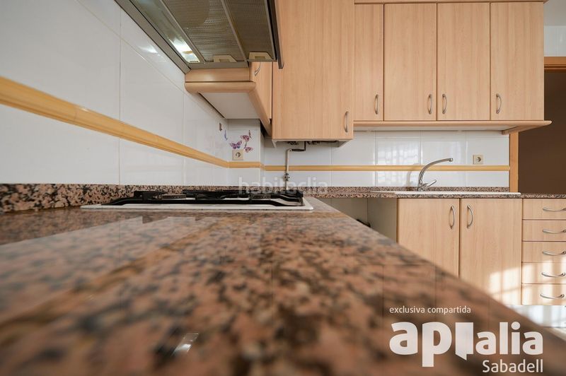 Foto e9c4abd7-fea0-4745-b64f-b5cf92a7e684. Casa adossada amb aparcament a Sentmenat