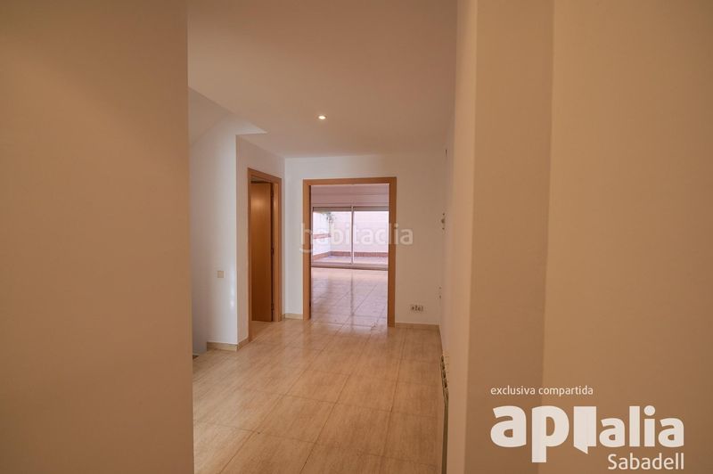 Foto f46a0d68-1583-42be-b542-1cc43811cafe. Casa adossada amb aparcament a Sentmenat