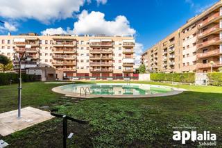 Piso en Campoamor. Piso de 3 habitacions con piscina, parking y trastero en la creu