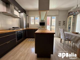 Casa  Calle d'antoni cusidó. Espectacular casa con patio y garaje en el corazón de la creu at