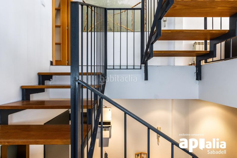 Foto e4a3f968-914a-4071-8685-36226c1e1b16. Casa amb calefacció aparcament a Gràcia Sabadell