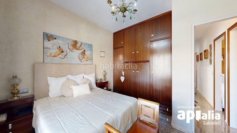 Foto 15578fd0-be65-47e8-8c20-90d4fc52a937. Casa amb calefacció aparcament a Centre Sabadell