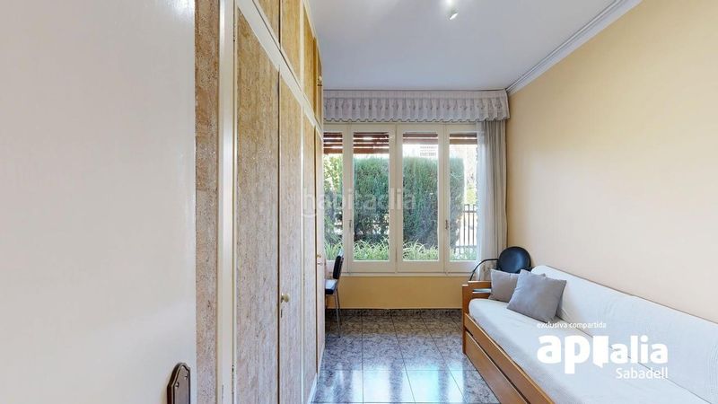 Foto 3d03f6fc-f2de-44d6-b26b-e8f80e0f1a74. Casa amb calefacció aparcament a Centre Sabadell