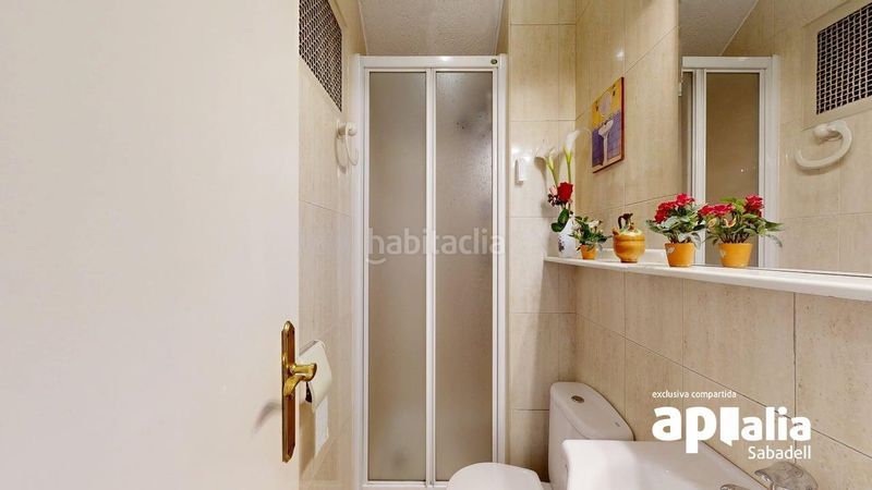 Foto 9a6d6f1d-d2fd-4a29-bb15-799198767e94. Casa amb calefacció aparcament a Centre Sabadell